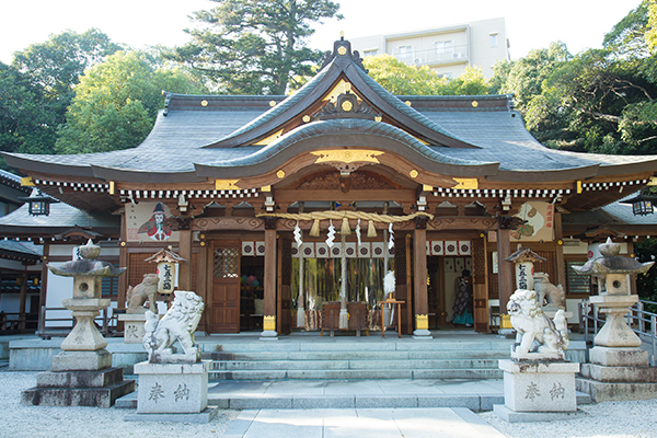Go a little further to Iwashizu-jinja Shrine