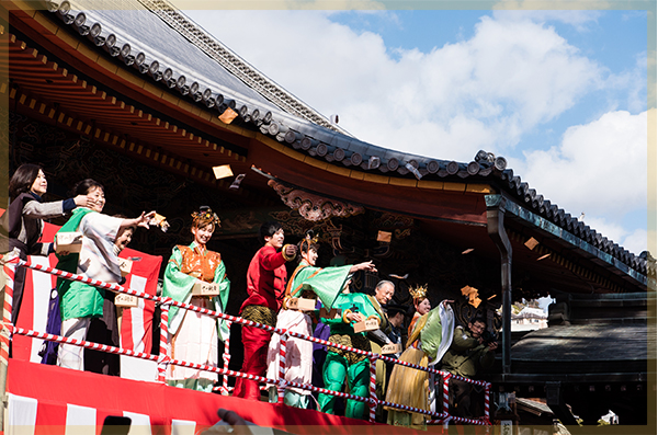 節分には宝塚歌劇団生による追儺式、豆まき